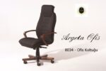 Ahşap çerçeve ve lüks deri kaplaması ile şık bir tasarım sunan 8034 Ofis Koltuklarımız